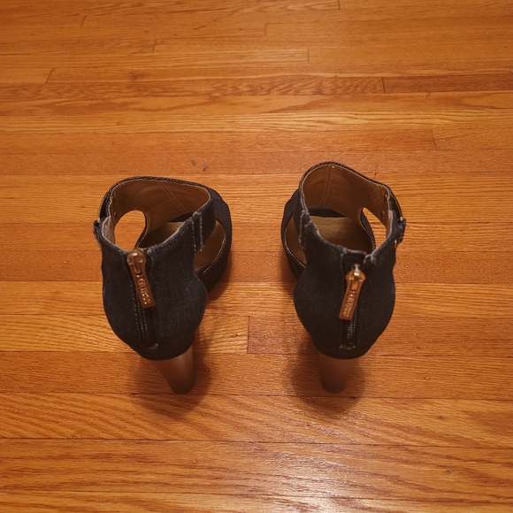 GUESS FACTORY WOMEN'S SAYRA DENIM WEDGE HEELS - Picture 2 of 3